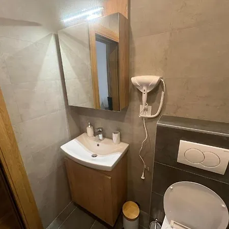 3 Monkeys - S2 דירה *