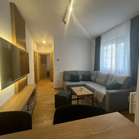 3 Monkeys - S2 דירה