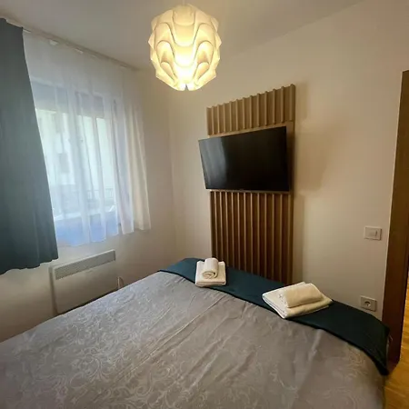 דירה 3 Monkeys - S2 *